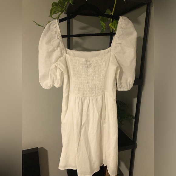 Gently worn white puffy sleeve mini dress - Picture 2 of 2